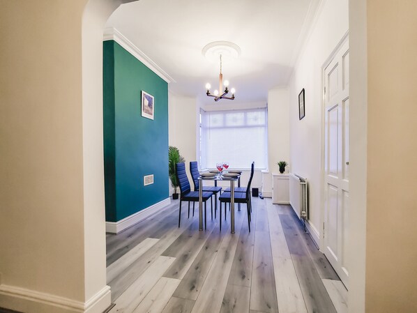 Dining - ✪Cosy Home✪ Near NEC, BHX, Bullring & Solihull (Birmingham)