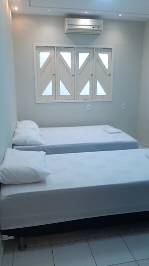 3 bedrooms, WiFi - House in Natal Cond. Gated community with swimming pool. (RN)