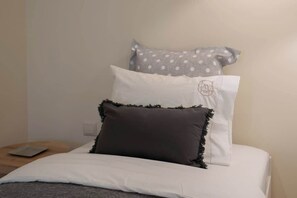 2 chambres, fer et planche à repasser, lit parapluie, Wi-Fi