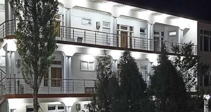 Four Star Hotel & Restaurant
