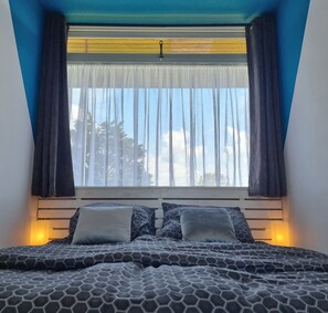 2 多间卧室、WiFi、床单