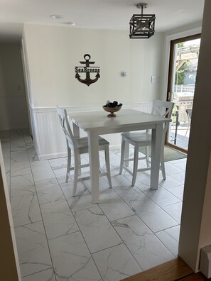 Dining - Large updated house just steps from the beach (Marshfield)
