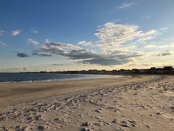 Beach nearby, sun loungers, beach towels