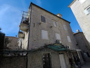 Front of property - Lux Squere Apartments (Budva)