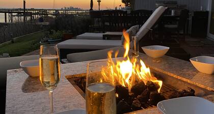 Gorgeous 2 bedroom, 1 bath Home on the Napa Waterfront