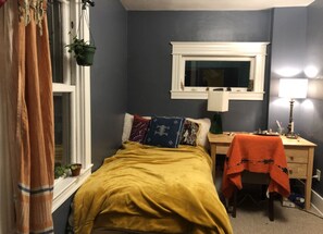 1 bedroom, WiFi - Hawthorne Bungalow in the Heart of Inner SE Portland (Portland)
