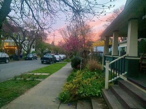 Exterior - Hawthorne Bungalow in the Heart of Inner SE Portland (Portland)