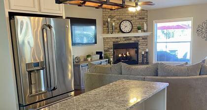 Single family home blocks from the Villages