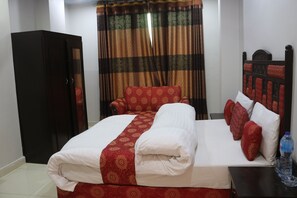 Quarto casal standard | Ferros/tábuas de passar roupa, Wi-Fi de cortesia, roupa de cama