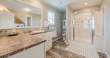 Coastal Cottage 15 Minutes to Lewes Beach + Bike Trail Access.