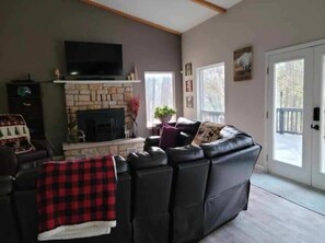 Smart TV, DVD player - CDA Lake-House (Harrison)