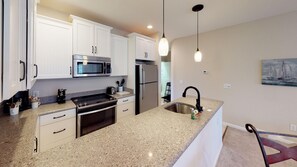 Condo, 2 Bedrooms | Private kitchen | Oven, cookware/dishes/utensils