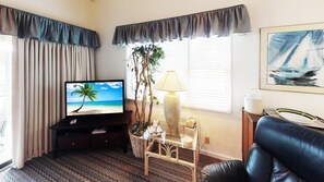Condo, 4 Bedrooms | Living room
