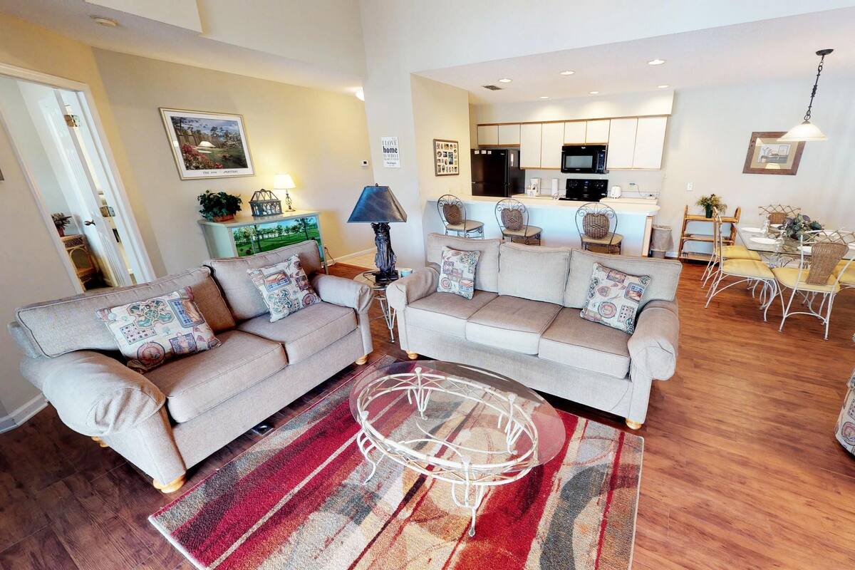 Condo, 4 Bedrooms | Living room
