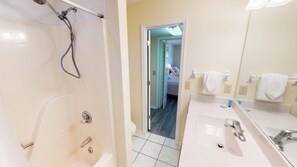 Condo, 4 quartos | Banheiro | Toalhas de banho 