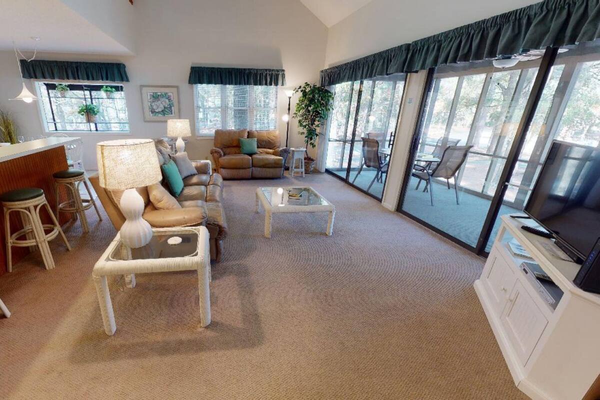 Condo, 4 Bedrooms | Living room