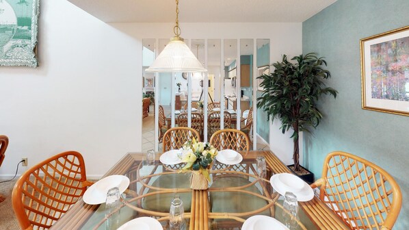 Casa, 4 habitaciones | Restaurantes