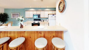 Casa, 4 habitaciones | Cocina privada | Refrigerador, microondas, horno y parrilla de estufa 