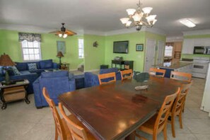 Dining - Grand Cayman Villas by Coastline Resorts (North Myrtle Beach)