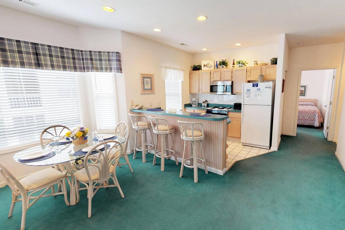 Condo, 2 Bedrooms | Private kitchen | Oven, cookware/dishes/utensils