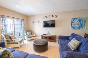 Condo, 6 Bedrooms | Ruang tamu