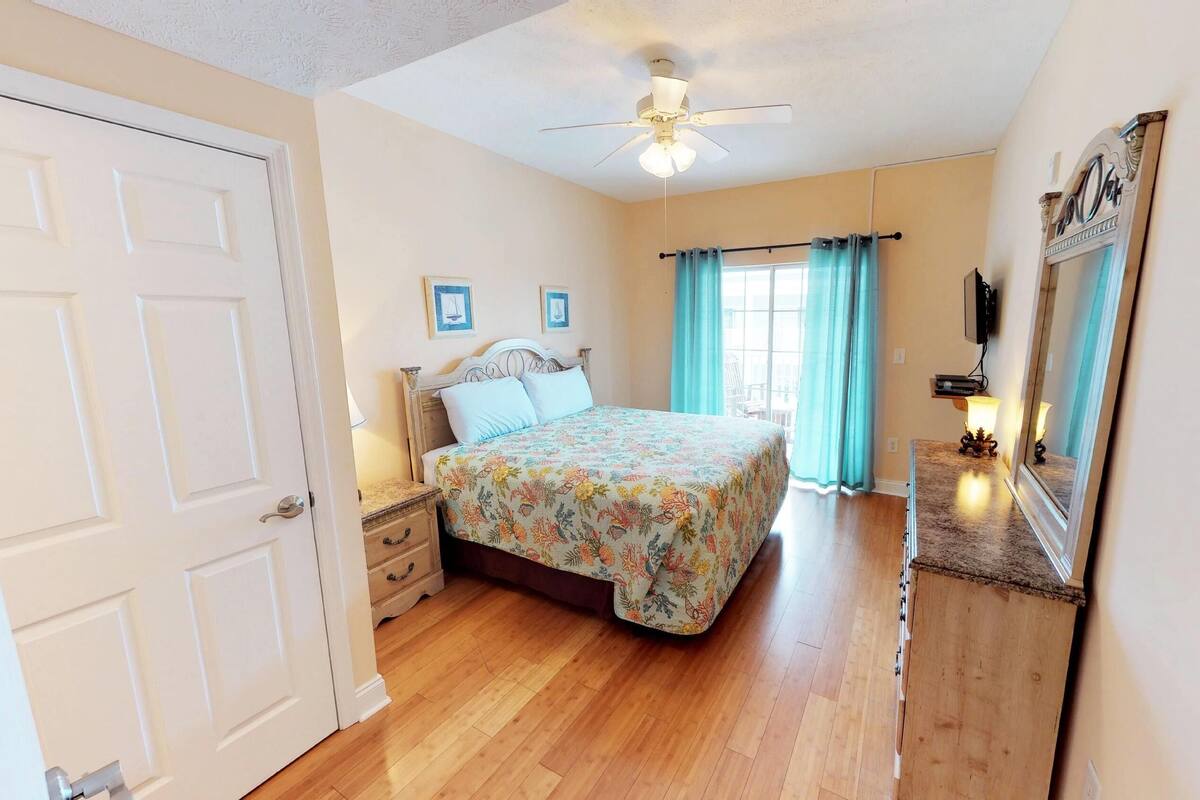 Condo, 6 Bedrooms | Individually decorated, individually furnished
