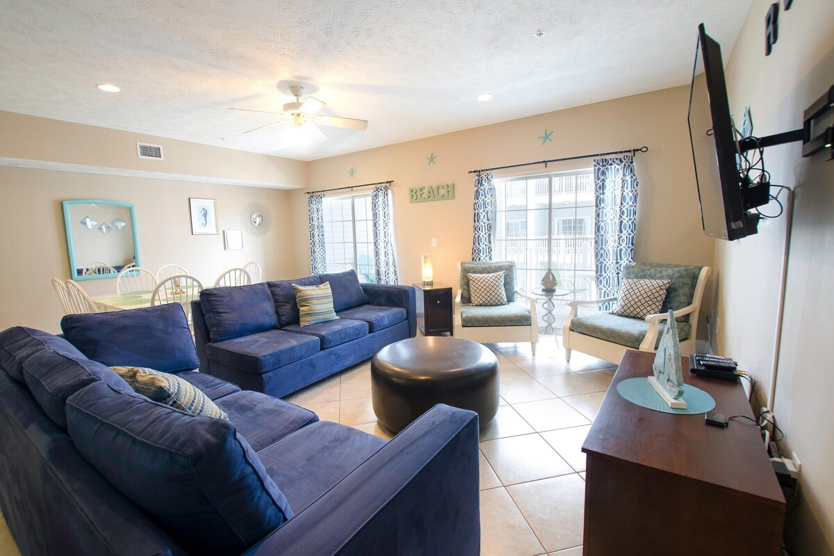 Condo, 6 Bedrooms | Living room