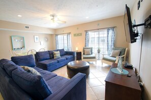 Condo, 6 Bedrooms | Ruang tamu