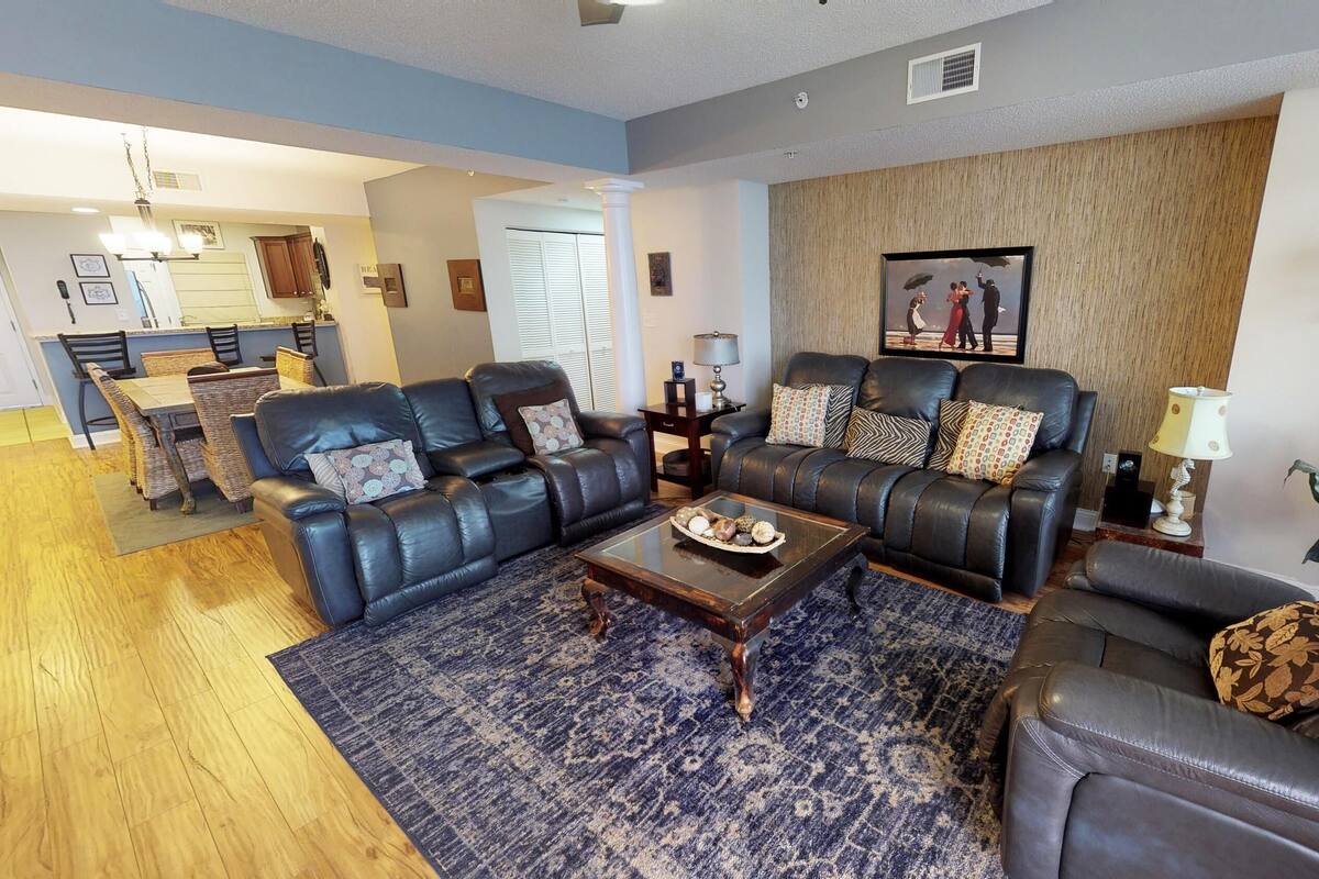 Condo, 4 Bedrooms | Living room | TV