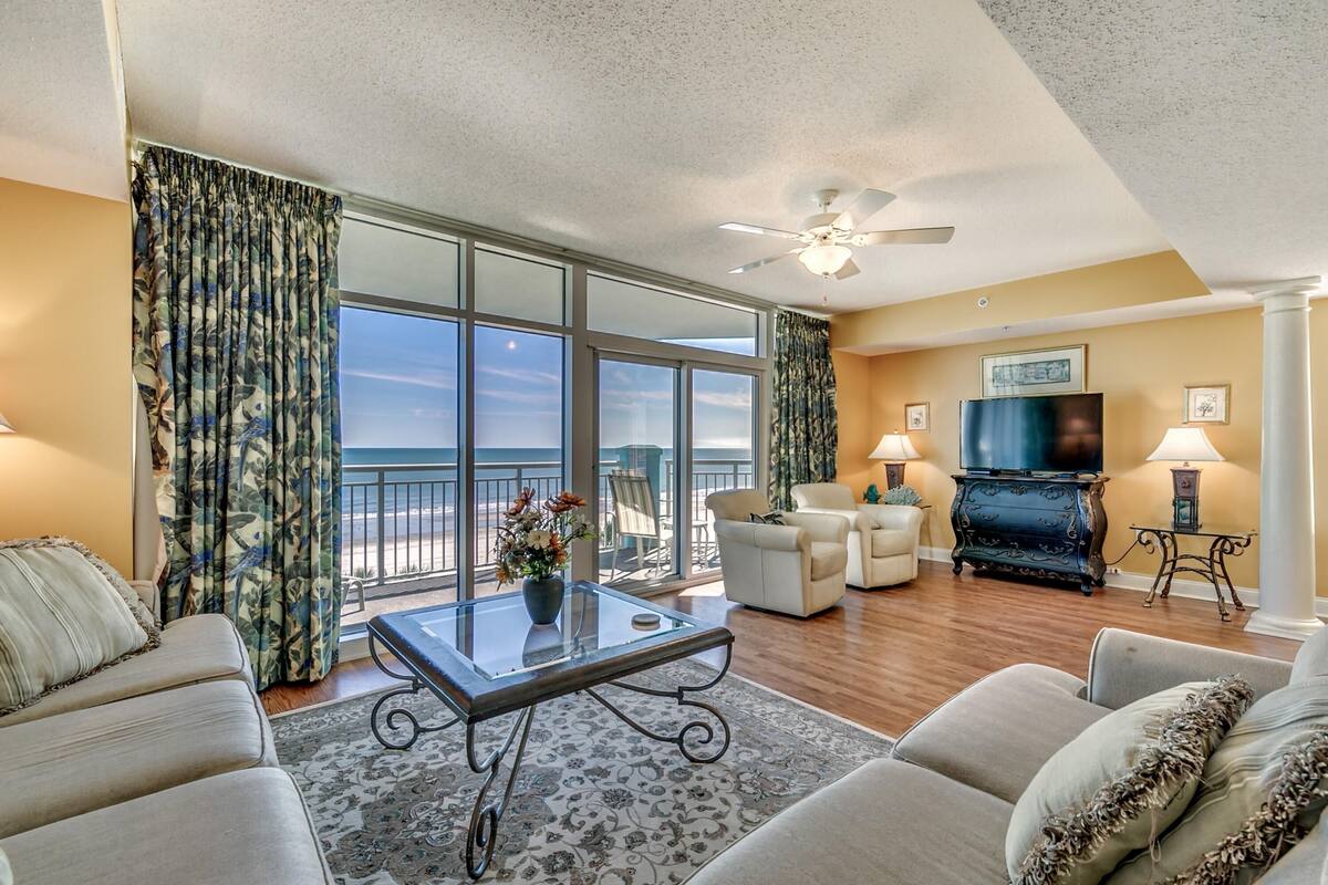 Condo, 5 Bedrooms | Living room | TV