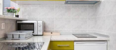 Fridge, microwave, stovetop, toaster