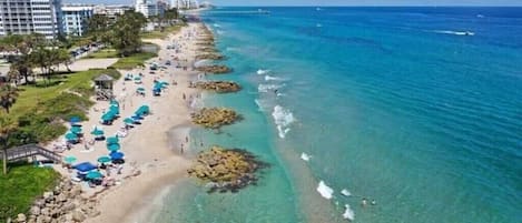 Una spiaggia nelle vicinanze, teli da spiaggia