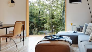 TreeHaus Room | Desk, free WiFi, bed sheets