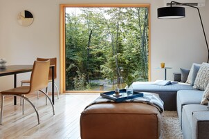 TreeHaus Room | Desk, free WiFi, bed sheets