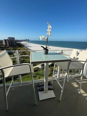 Outdoor dining - Direct Beachfront 2BR Condo. Water and beach view. Newly Renovated. Paradise ! (Marco Island)
