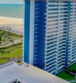 Exterior - Direct Beachfront 2BR Condo. Water and beach view. Newly Renovated. Paradise ! (Marco Island)