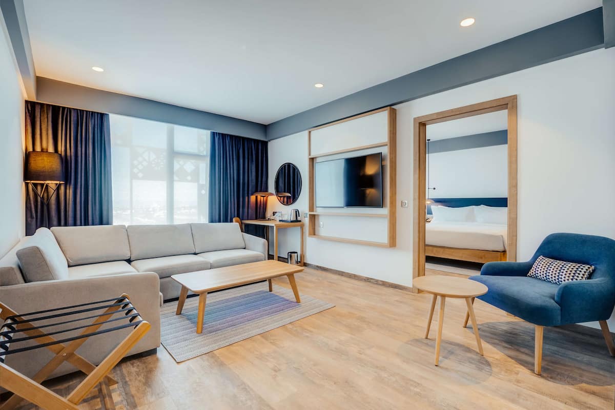 suite, 1 bedroom | living area | 55-inch plasma tv with satellite channels, tv