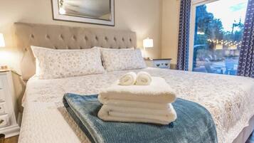 3 bedrooms, desk, iron/ironing board, free WiFi