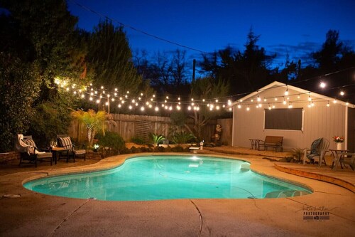 Dog Friendly Canopy Lit Pool 2 Masters w/Kings