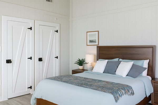 Queen Bedroom Sleeps 2 Comfortably.