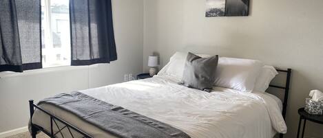3 bedrooms, iron/ironing board, free WiFi, bed sheets