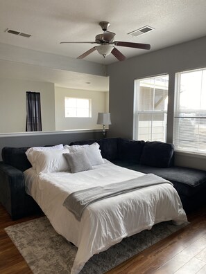 2 soverom, strykejern/-brett, wi-fi (inkludert) og sengetøy