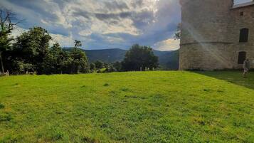 Enceinte de lâhĂ©bergement