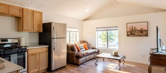 Perfect, fully furnished 1-bed condo 