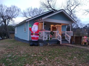 Children's area - Cozy cottage easy downtown/soma access (Little Rock)