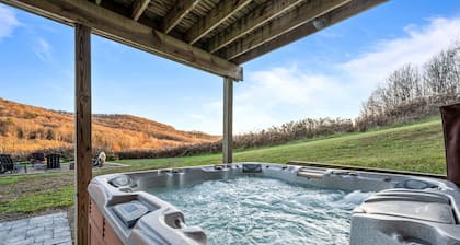 New & Stunning Chalet!⛷ A+ Reno, Hot-Tub, Barrel Sauna, Slope Views, Fire Pit🔥