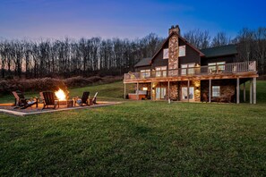 Property grounds - New & Stunning Chalet!⛷ A+ Reno, Hot-Tub, Barrel Sauna, Slope Views, Fire Pit🔥 (Ellicottville)