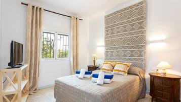 3 slaapkamers, reisbedje, gratis wifi, beddengoed