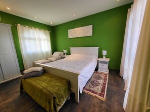 2 bedrooms, iron/ironing board, free WiFi, bed sheets - THE TOWN OF ALESIA  (Maspalomas)
