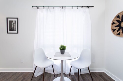 City Condo with Outdoor Pool Near Broadway